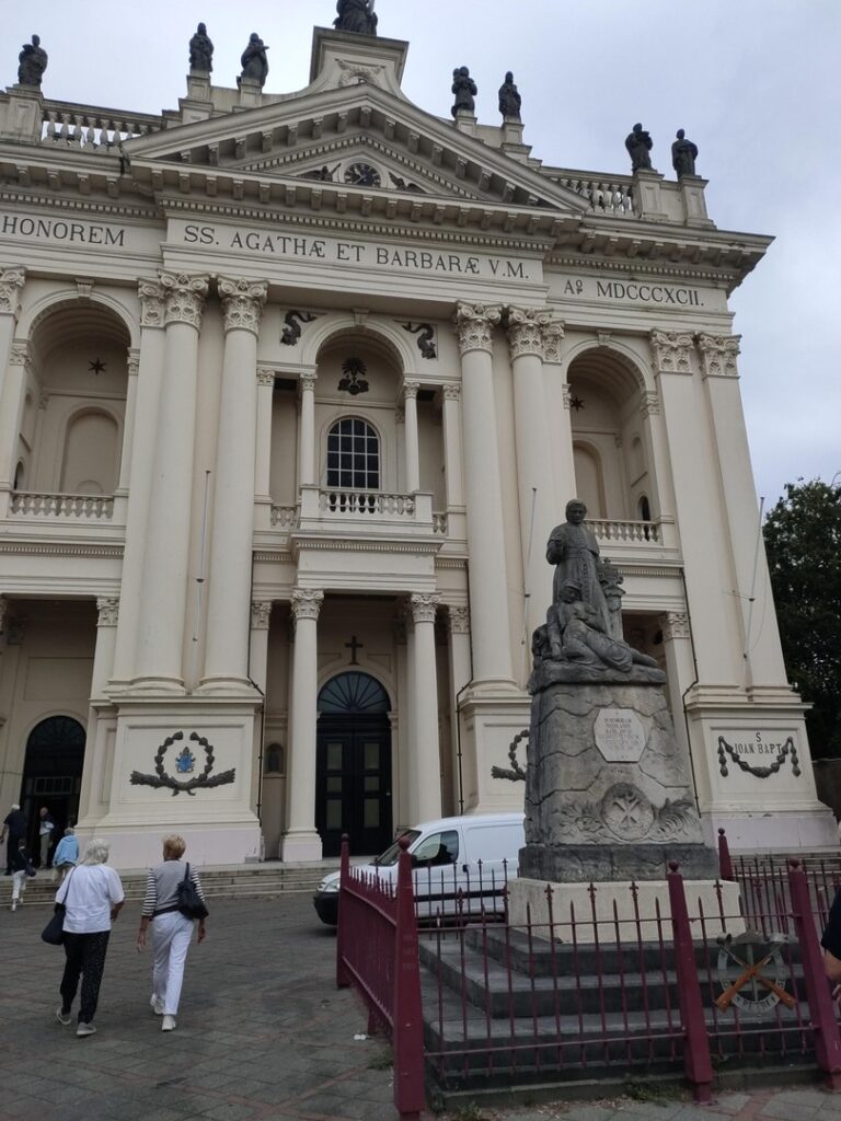 IMG20220827103747_BURST000_COVER